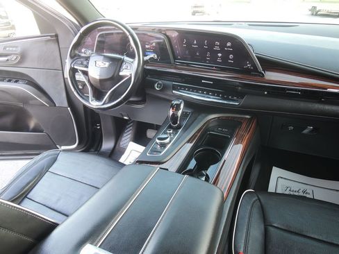 Used 2022 Cadillac Escalade Premium Luxury image 41