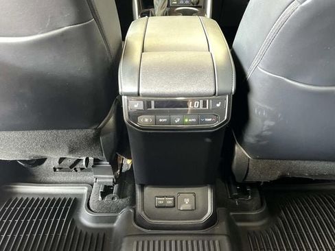 Used 2022 Toyota Highlander Platinum image 17