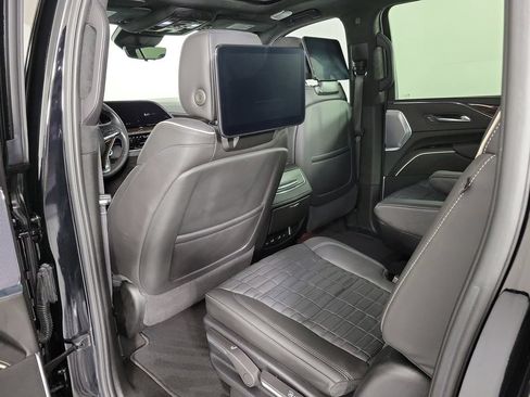 Used 2024 Cadillac Escalade ESV Sport Platinum AWD/4WD image 12