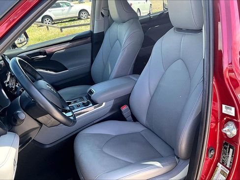 Used 2021 Toyota Highlander Limited image 23