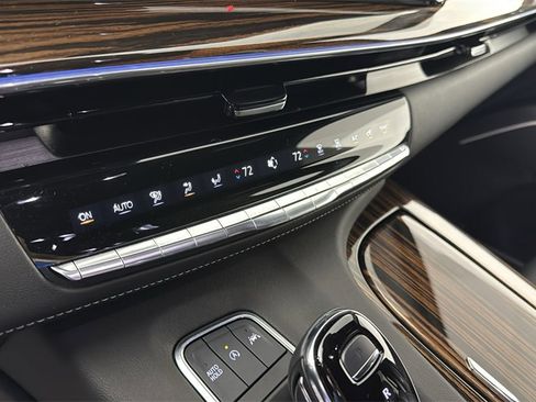 Used 2023 Cadillac Escalade ESV Luxury image 20