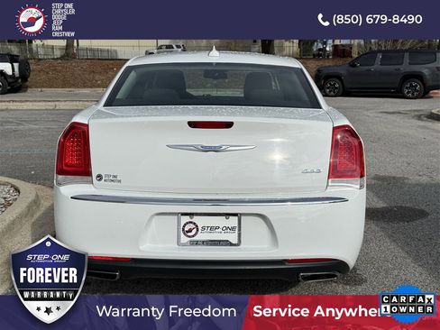 Used 2022 Chrysler 300 Touring image 6