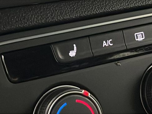 Used 2022 Volkswagen Atlas Cross Sport SE image 17