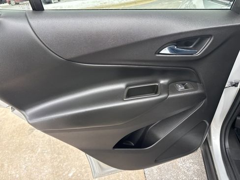 Used 2018 Chevrolet Equinox LT image 27