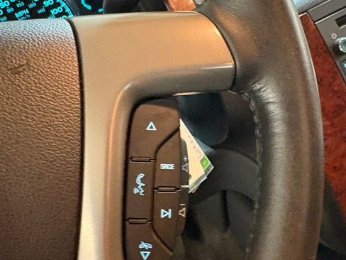 Used 2012 Chevrolet Avalanche LTZ AWD/4WD image 22