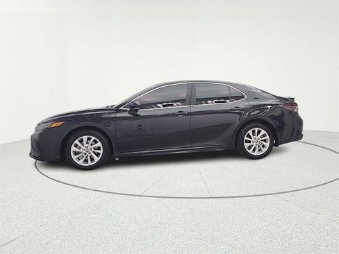 Used 2023 Toyota Camry SE image 4