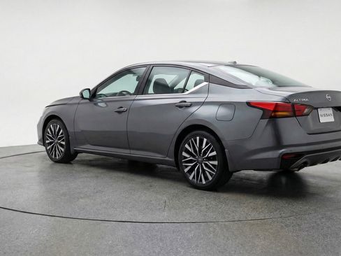 Used 2025 Nissan Altima 2.5 SV image 6
