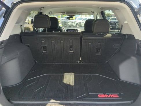 Used 2024 GMC Terrain SLE w/ Driver Convenience Package FWD image 12