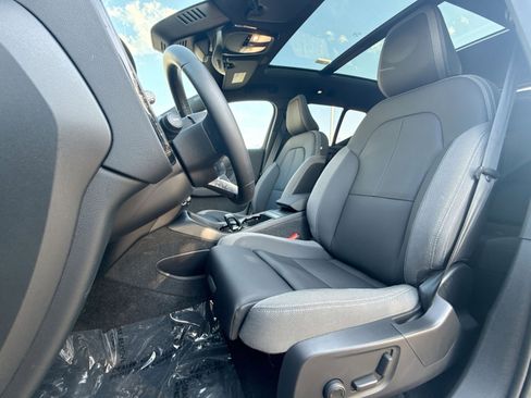 Used 2023 Volvo XC40 Recharge Ultimate AWD/4WD image 13