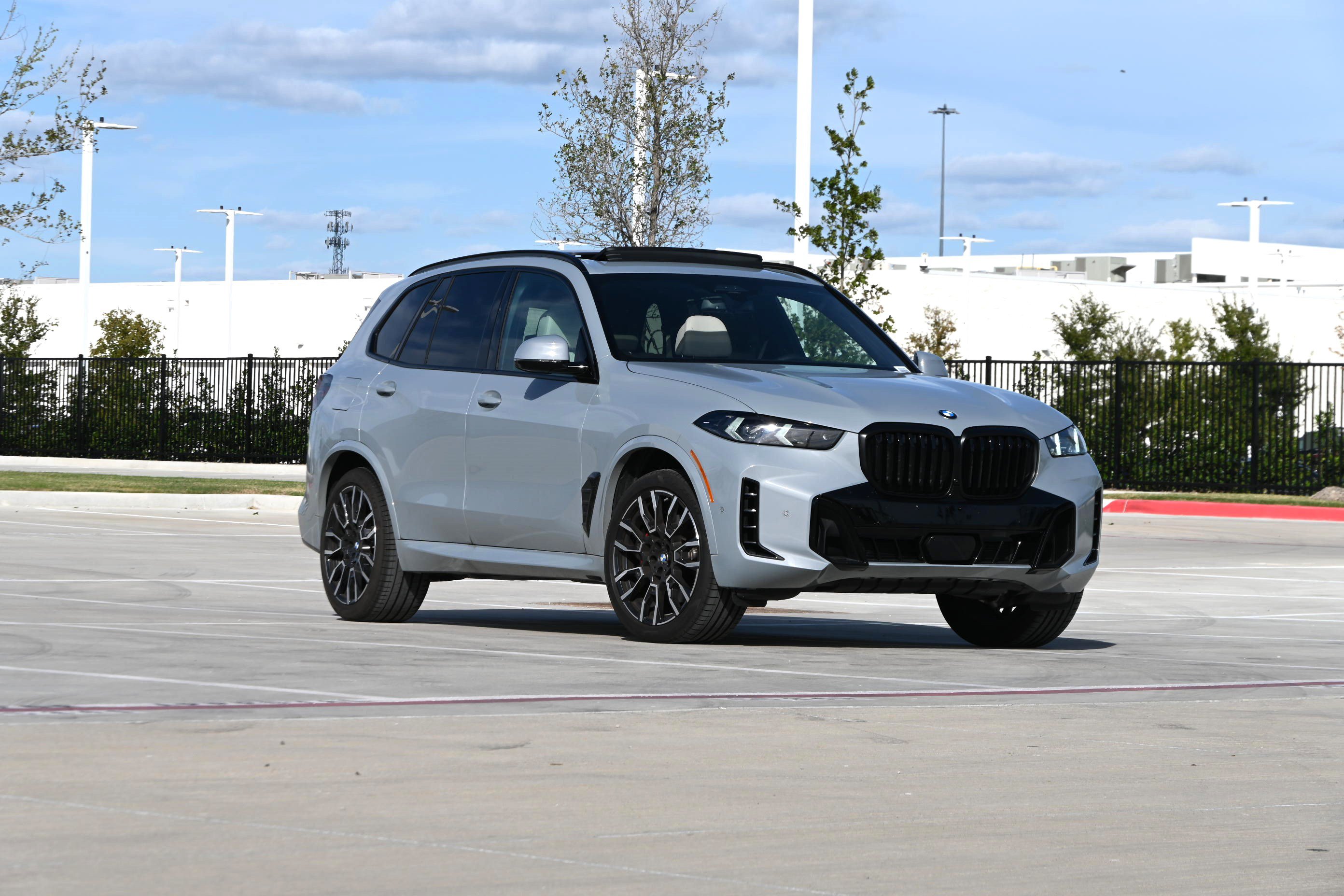 Used 2026 BMW X5 xDrive40i w/ Executive Package AWD/4WD image 2