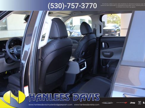 New 2026 Kia Carnival EX image 14