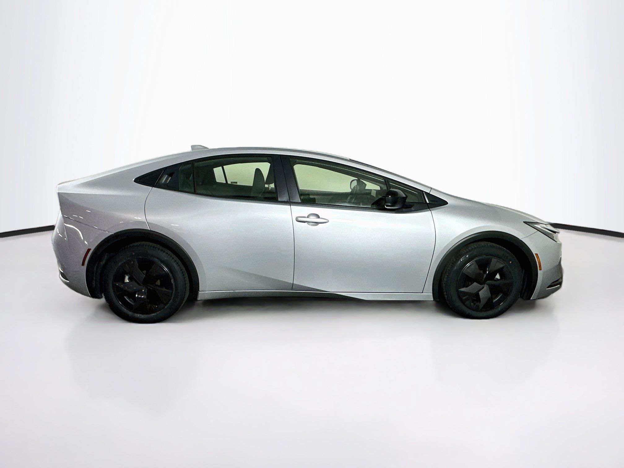 Used 2025 Toyota Prius LE FWD image 10