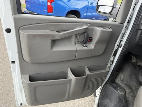 Used 2021 Chevrolet Express 3500 w/ Driver Convenience Package RWD image 18