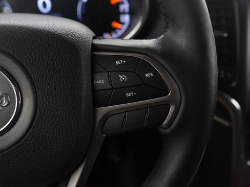 Used 2018 Jeep Grand Cherokee Limited image 25