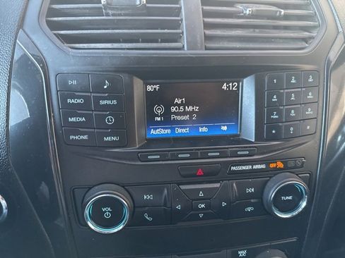 Used 2018 Ford Explorer XLT image 19