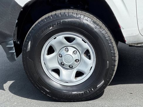 Used 2022 Toyota Tacoma SR RWD image 28
