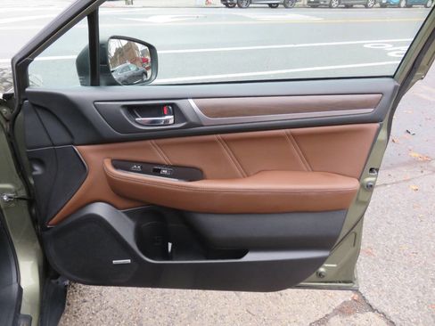 Used 2018 Subaru Outback 2.5i Touring image 27