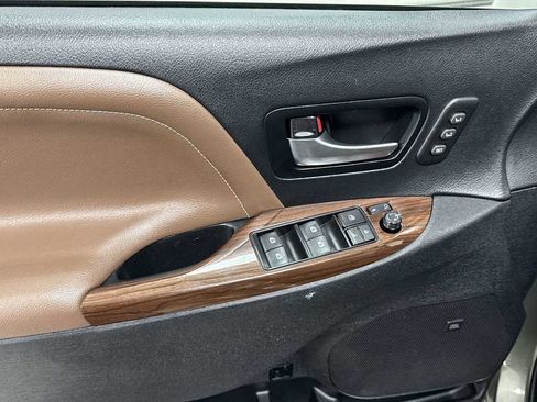 Certified 2020 Toyota Sienna Limited Premium image 15