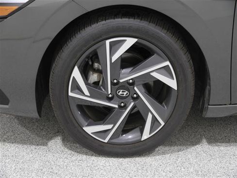 Used 2024 Hyundai Elantra SEL w/ Convenience Package FWD image 19