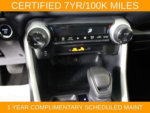 Used 2025 Toyota RAV4 XLE AWD/4WD image 25