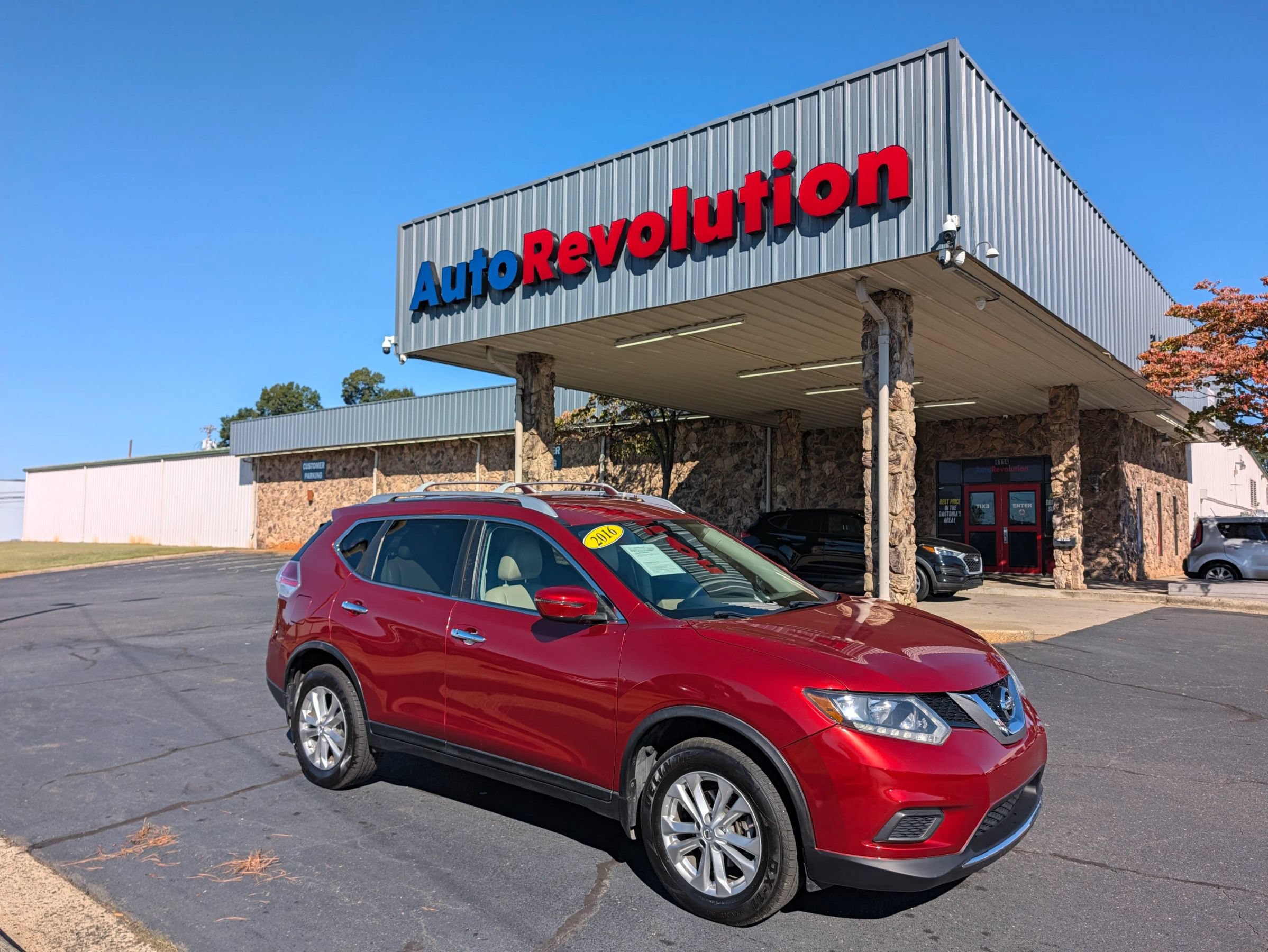 Used 2016 Nissan Rogue SV AWD/4WD image 1
