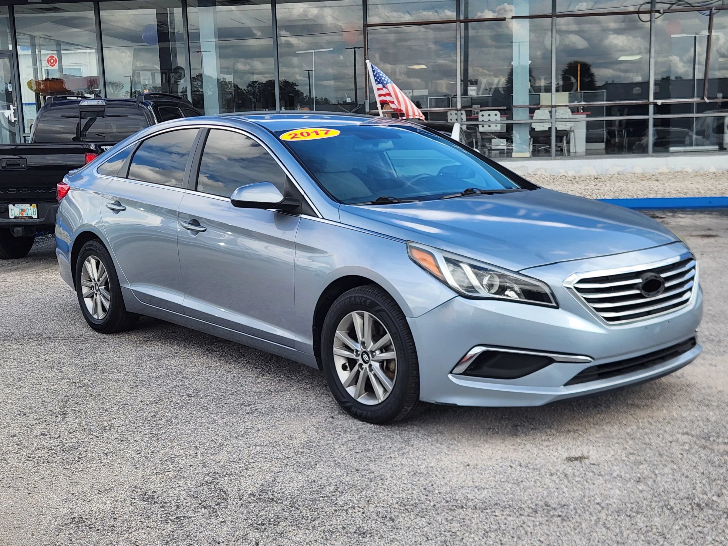 Used 2017 Hyundai Sonata SE FWD image 2
