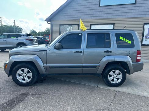 Used 2012 Jeep Liberty Sport AWD/4WD image 8