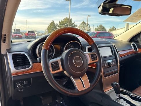 Used 2013 Jeep Grand Cherokee Overland image 17