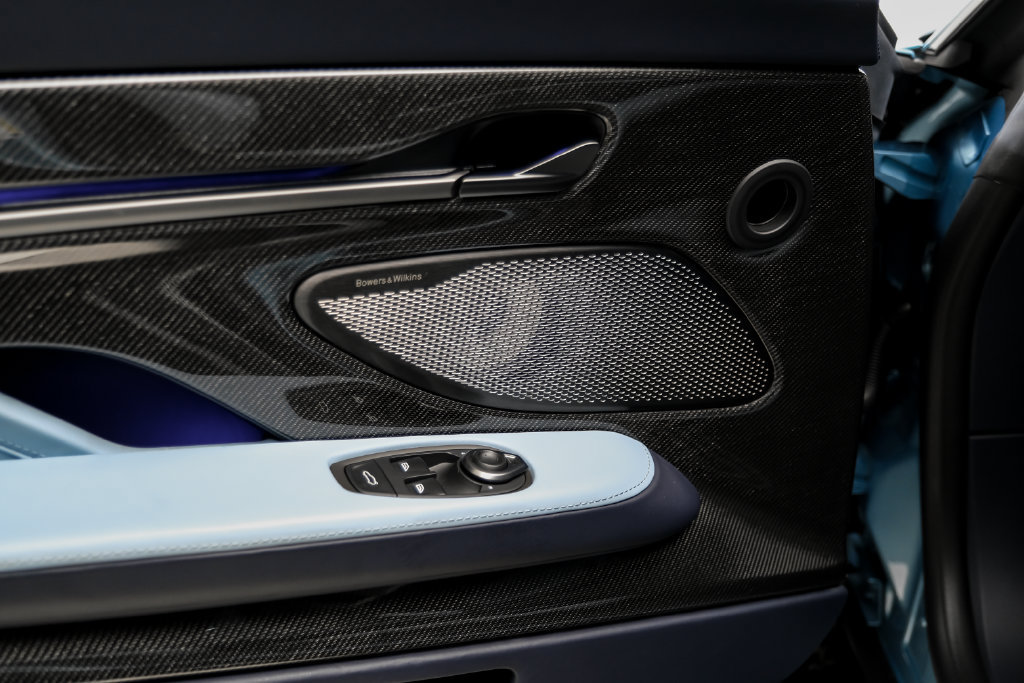 Used 2025 Aston Martin Vanquish RWD image 47