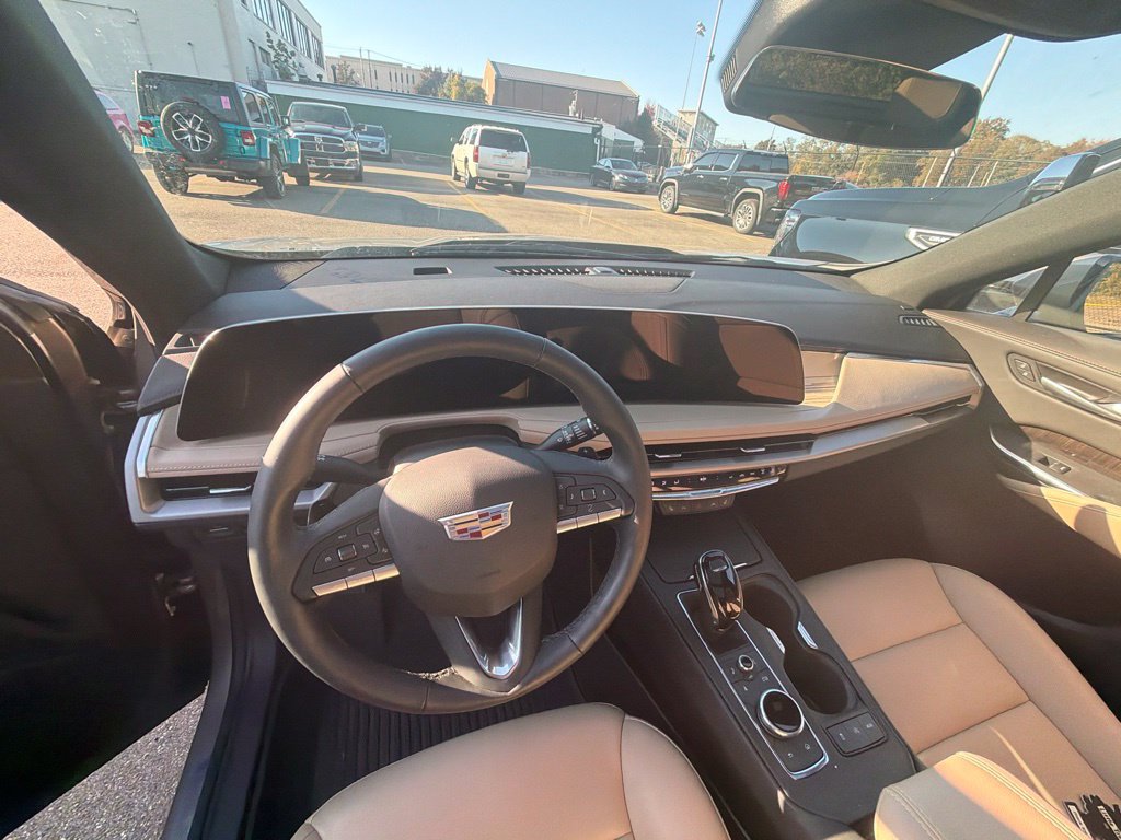 Used 2025 Cadillac XT4 Premium Luxury w/ Cold Weather Package FWD image 10