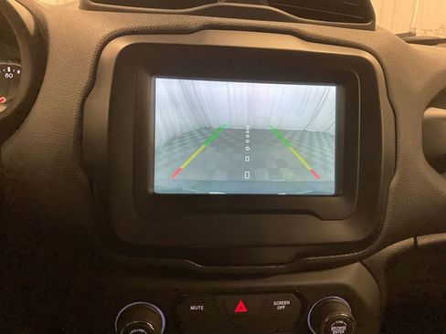 Used 2019 Jeep Renegade Trailhawk w/ Cold Weather Group II image 10