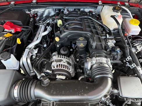 Used 2024 Jeep Wrangler Unlimited Rubicon w/ Technology Group image 17