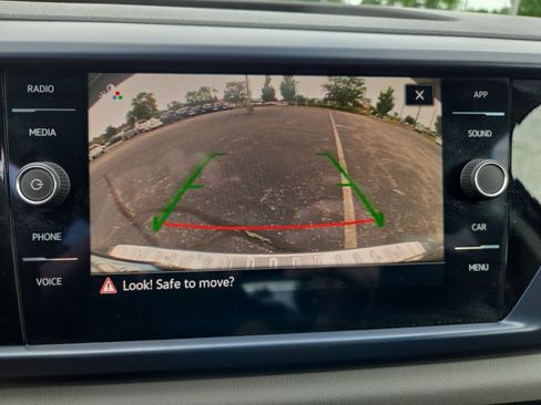 Certified 2023 Volkswagen Taos SE FWD image 24
