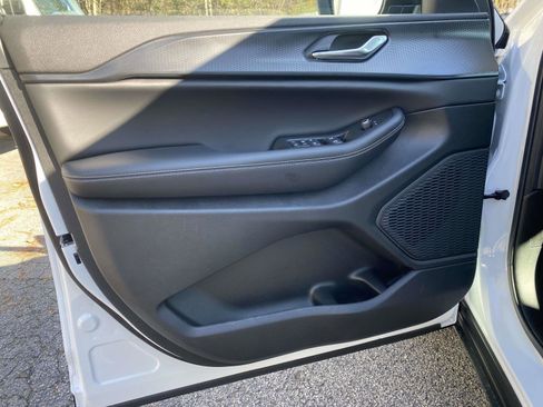 New 2025 Jeep Grand Cherokee L Laredo image 10