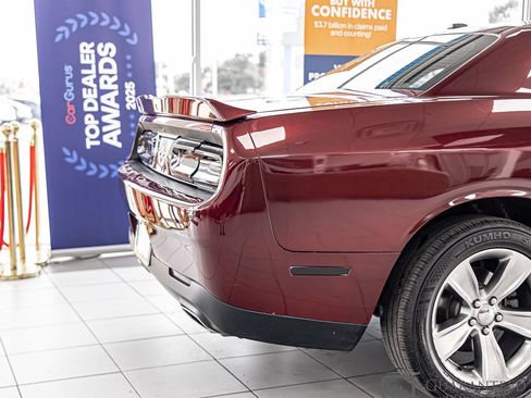 Used 2019 Dodge Challenger SXT RWD image 12