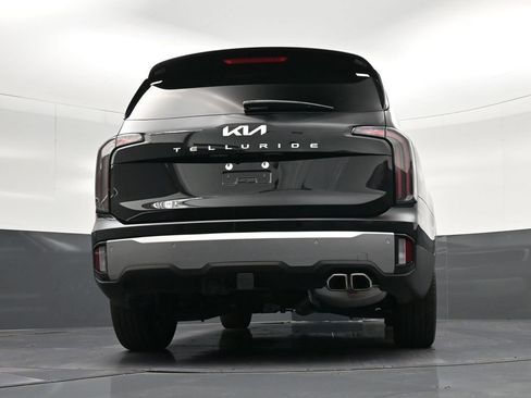 Used 2024 Kia Telluride SX w/ Towing Package FWD image 29