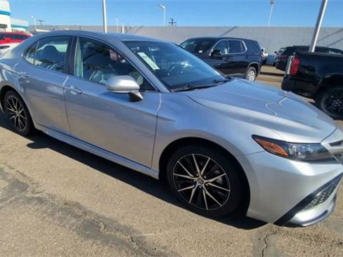 Used 2024 Toyota Camry SE image 2