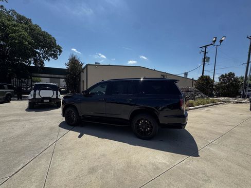 Used 2023 Cadillac Escalade Premium Luxury AWD/4WD image 2