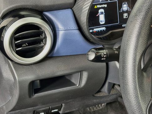Used 2025 Nissan Versa SV FWD image 17