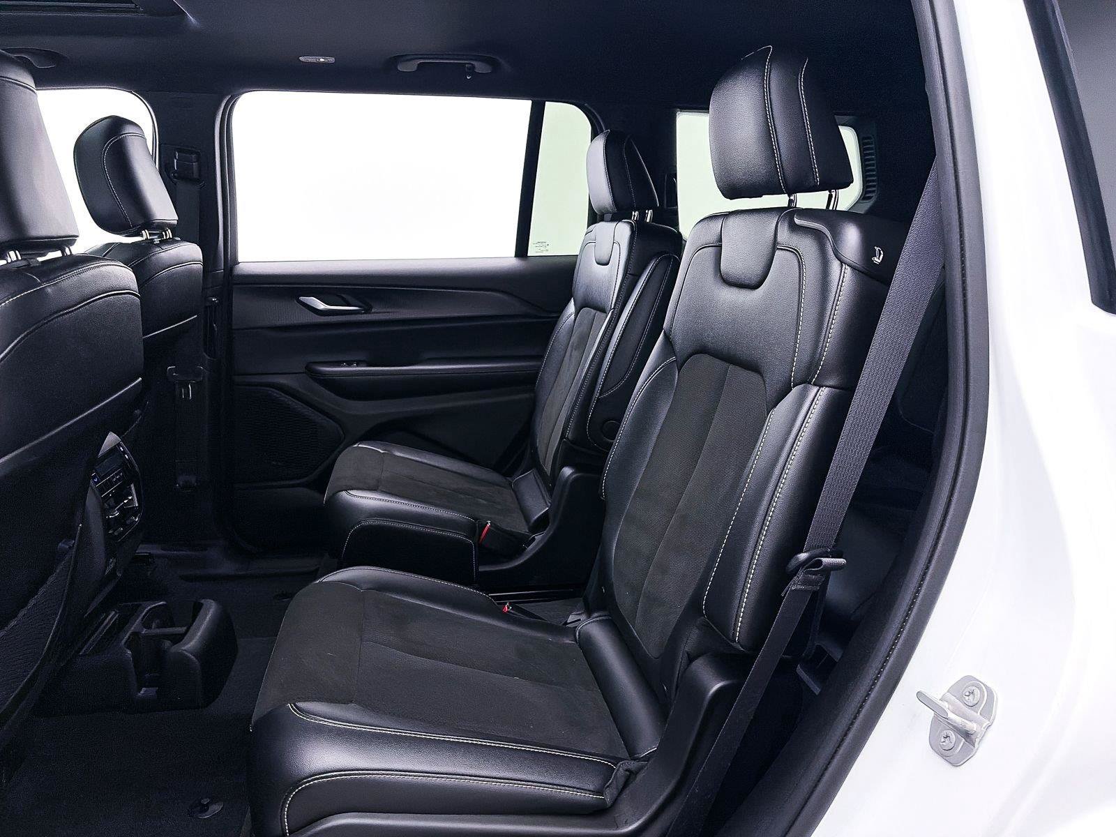 Used 2023 Jeep Grand Cherokee L Laredo AWD/4WD image 40