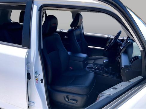 Used 2019 Toyota 4Runner SR5 AWD/4WD image 8