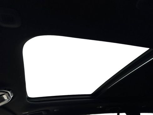 Certified 2023 Jeep Grand Cherokee Overland w/ Luxury Tech Group IV image 14