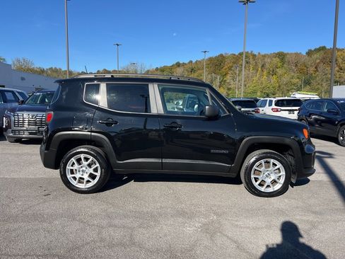 Used 2023 Jeep Renegade Latitude w/ Premium Group image 6