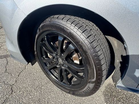 Used 2021 Toyota Sienna Platinum image 45