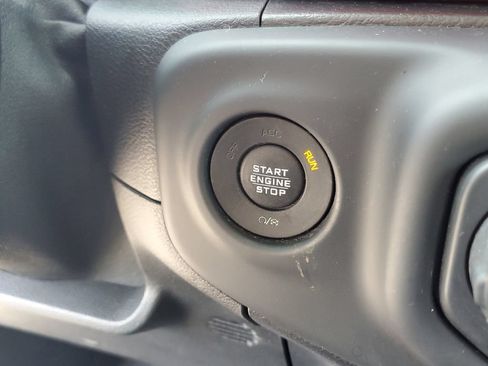 Used 2019 Jeep Wrangler Unlimited Rubicon w/ Dual Top Group AWD/4WD image 18