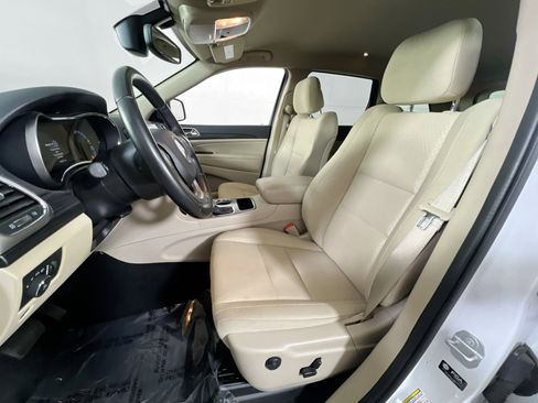 Used 2022 Jeep Grand Cherokee Laredo E image 20