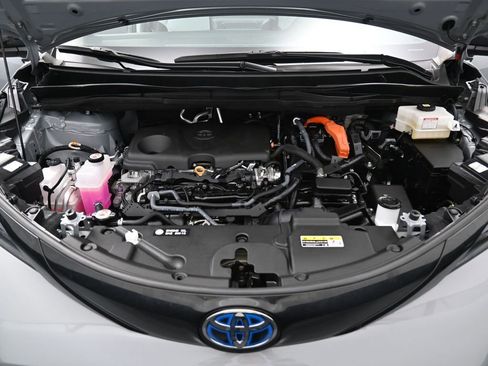 Certified 2025 Toyota Sienna XSE w/ XSE Plus Package image 40