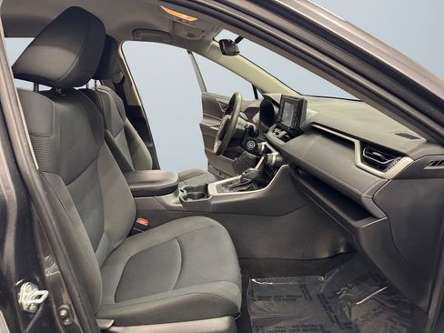 Used 2021 Toyota RAV4 LE image 15