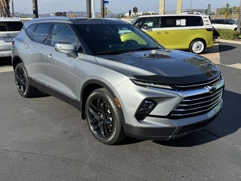 Used 2023 Chevrolet Blazer Premier image 2