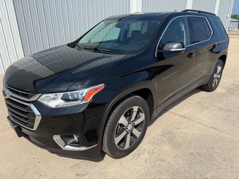 Used 2020 Chevrolet Traverse LT w/ LT Premium Package AWD/4WD image 2